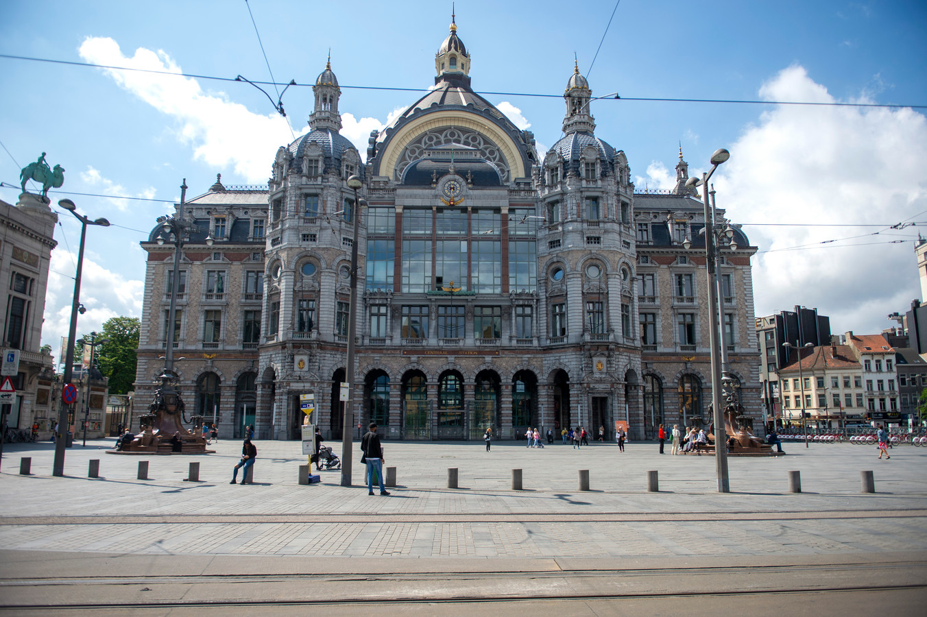 Antwerpen Centraal krijgt speciale eet- en drinkzone waar ...