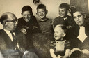 Het gezin Hoogstede, met rechtsboven de kleine Chris