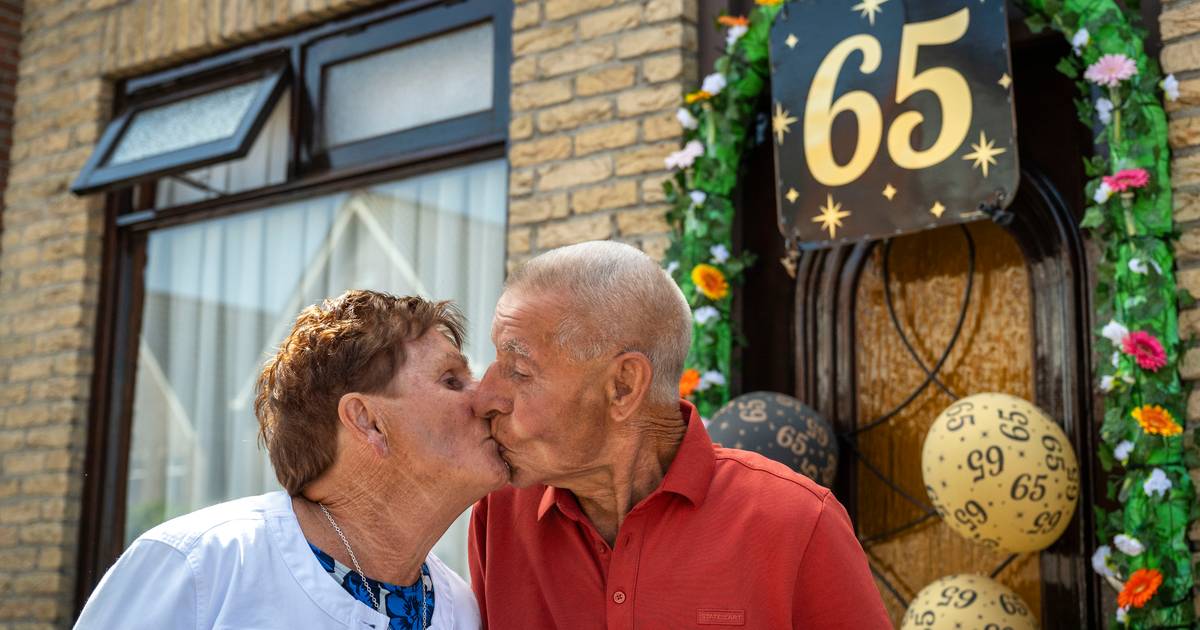 Theo en Agnes 65 jaar getrouwd: Die jongen die haar omver had geschaatst, bleek een goede danser