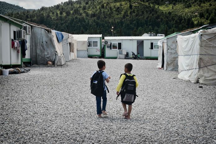 Kinderen in een Grieks vluchtelingenkamp