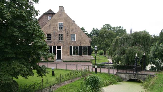 Bezoek het museum vanaf de bank met de virtuele toer