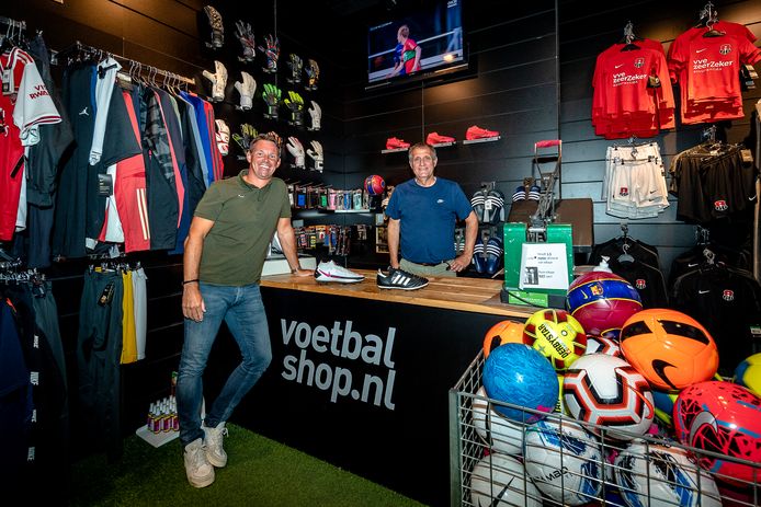 Mening Volharding Nu al Daarom opent Voetbalshop.nl in coronatijd een filiaal in Capelle |  Rotterdam | AD.nl