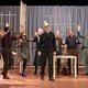Deze Festen blijft een opmerkelijk mengsel van drama enerzijds en kluchtige flauwiteiten anderzijds ★★★☆☆