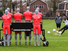 Een muur die kan springen: FC Twente heeft iets bijzonders om mee te oefenen  