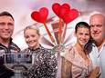Links Gerwyn Pryce met partner Bethan, rechts Michael van Gerwen met z’n Daphne.