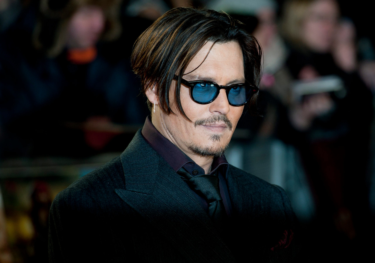 Месса с деппом. Johnny Depp. Мэнсон и Джонни Депп. Джон деп звонка грим. На чем ездит Джонни Депп.