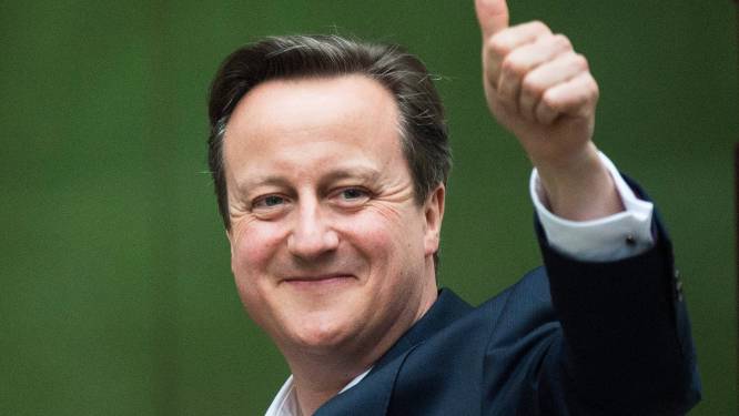 Cameron à Buckingham pour un second mandat