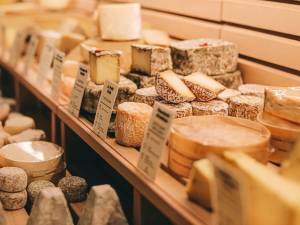 Comment bien associer le fromage et le vin? Les conseils d’Étienne Boissy, “Meilleur ouvrier de France”