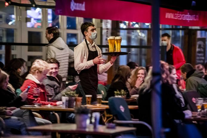 De horeca heeft vorig jaar meer omgezet dan een jaar eerder, maar de omzetstijging woog niet op tegen het verlies in 2020.
