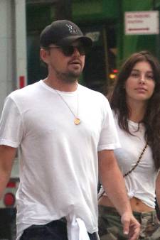 Leonardo DiCaprio verschijnt aan lopende band met jonge vrouwen, maar acteur is alle aandacht beu