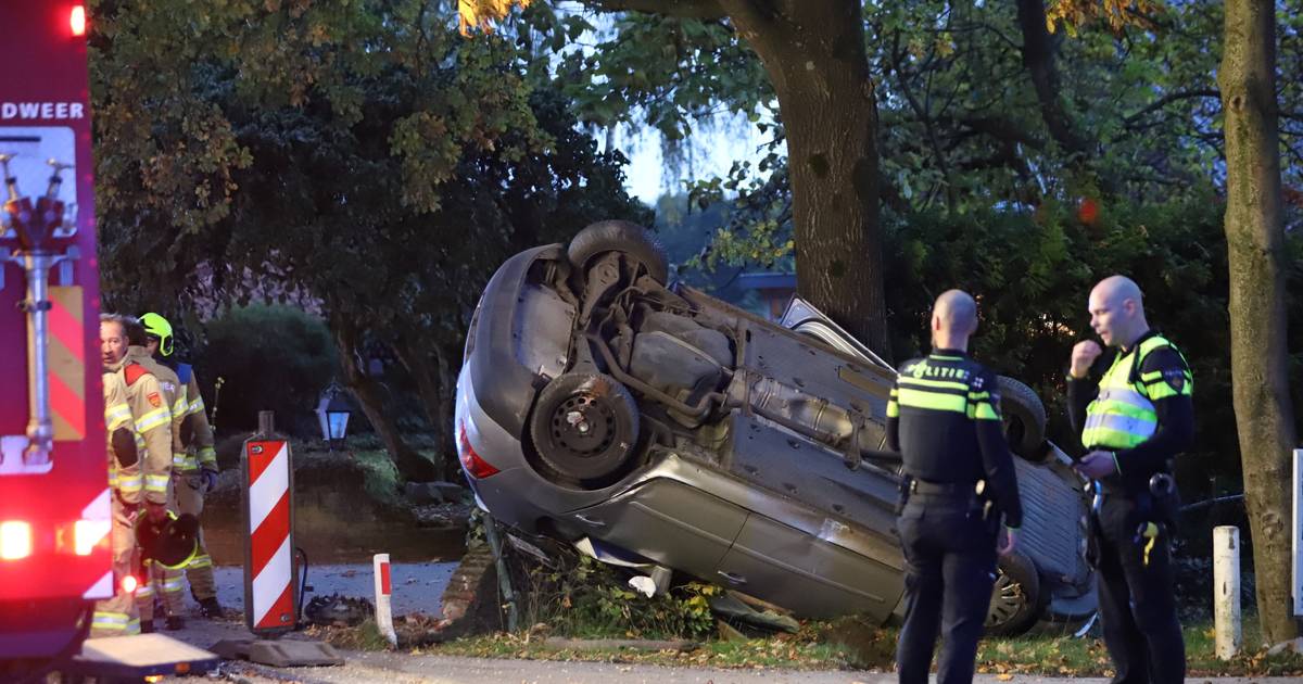 Wéér een ongeluk op de Edeseweg bij Harskamp, vier kinderen in de auto.
