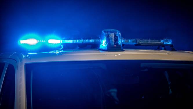 Twee personen gewond naar ziekenhuis na zware botsing op N42: rijbaan tijdelijk volledig afgesloten