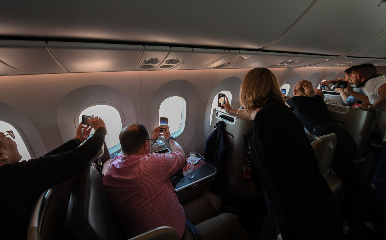Passagiers aan boord van de vlucht zonder bestemming. Beeld Getty Images