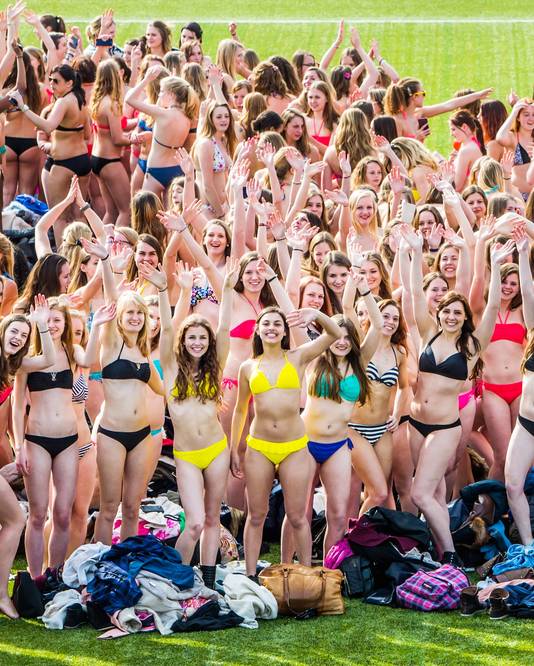 Gedragen consultant Veronderstelling Massaal in bikini voor de lol en het goede doel | Amersfoort | AD.nl