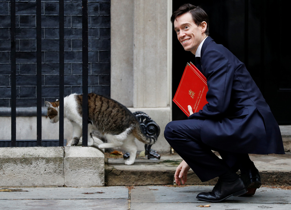 Rory Stewart met Larry, the chief mouser van Downing Street.