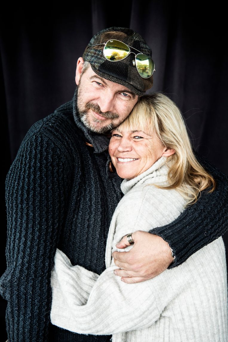 John en zus Cindy: 'Na de diagnose kwamen de schuldgevoelens: al die keren dat ik kwaad was geweest op John, terwijl hij er niks aan kon doen.' Beeld Saskia Vanderstichele
