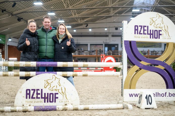 Lotte Schaerlaeken, Mike Hazebroek en Wendy Wauters organiseren een paardenmarkt in het Azelhof in Koningshooikt.