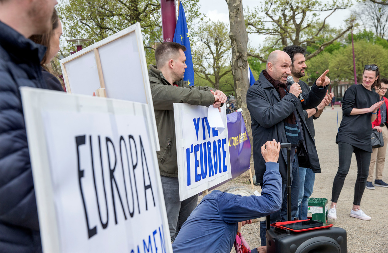 Het Pulse of Europe-protest op het Museumplein, afgelopen zondag.  Beeld Jean-Pierre Jans