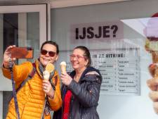 IJssalon Crusio krijgt warm welkom in Hoogerheide: ‘Eerste zonnetje, eerste ijsje, echt een aanwinst’
