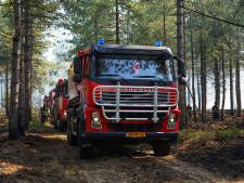 Brandweer blust heidebrand in Best, gebied wordt nat gehouden om oplaaien vuur te voorkomen
