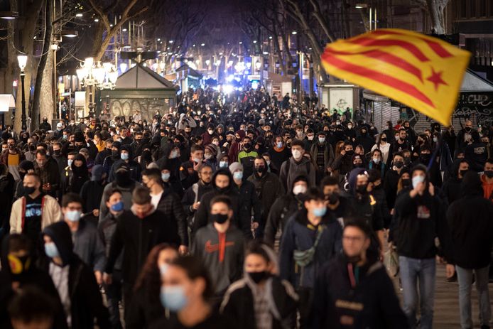 Volgens Spaanse media waren zowat 4.000 mensen opgedaagd voor de vreedzame betoging.