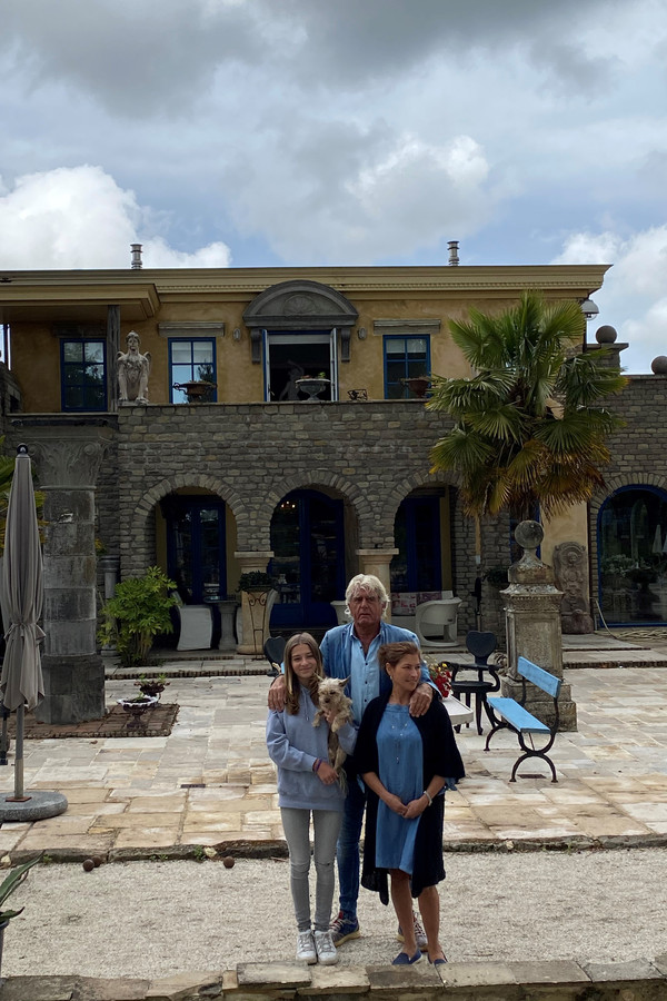 Familie Ruilde Voor Tv Show Hun Natuurwoning In Voor Luxe Villa Er Was Niet Eens Een Vuurplaats Foto Pzc Nl