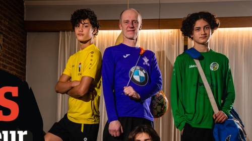 Vlaamse gezinnen verliezen honderden euro’s door stopzetting amateurvoetbal, maar de emotionele kost is nog veel hoger: “Laat onze jeugd alstublieft buiten komen”