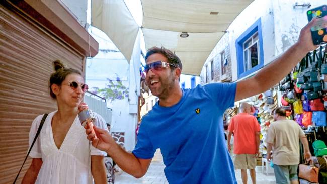 Lien en Joren zorgen voor feestje in Bodrum