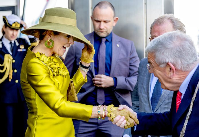 Koningin Máxima tijdens een bezoek aan Stichting Taal aan Zee in Den Haag.
