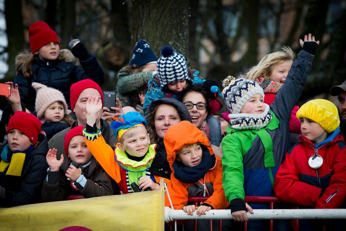 Verschillende kindjes waren verkleed en stonden te popelen om Sinterklaas te zien.