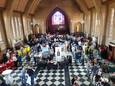 Een archieffoto van het vorige whiskeyfestival in de kerk van Beke.