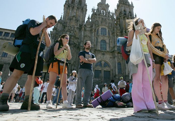 Pelgrims komen toe in Santiago de Compostella.