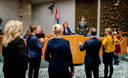 Gideon van Meijeren tijdens een schorsing van het debat in de Tweede Kamer over de ontwikkelingen rondom het coronavirus.