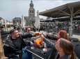 Even onwennig, maar dan volop genieten op het terras: ‘Hier smaakt het veel beter dan thuis’