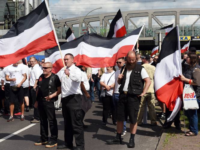Honderden neonazi's trekken door Berlijn om Hitlers plaatsvervanger te eren
