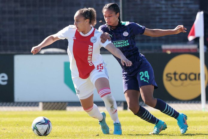 Chasity Grant (l) in duel met Esmee Brugts.