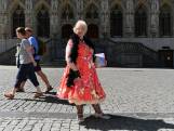 VAKANTIETIPS VOOR DE THUISBLIJVERS. Rode Oortjes-wandeling met stadsgids Lucie ‘The Queen’ Mertens: “Een man die ontrouw is, is ook een hoer”