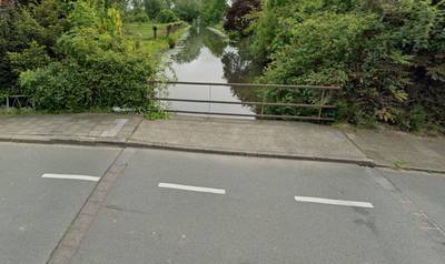 Verzakt weggedeelte Hardinxveld-Giessendam: spoedreparatie en verkeersomleiding nodig