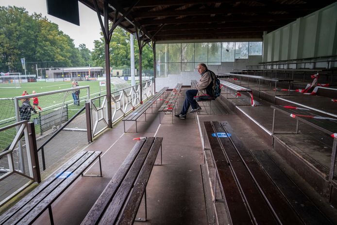 Een bijna lege tribune bij VDZ in Arnhem.