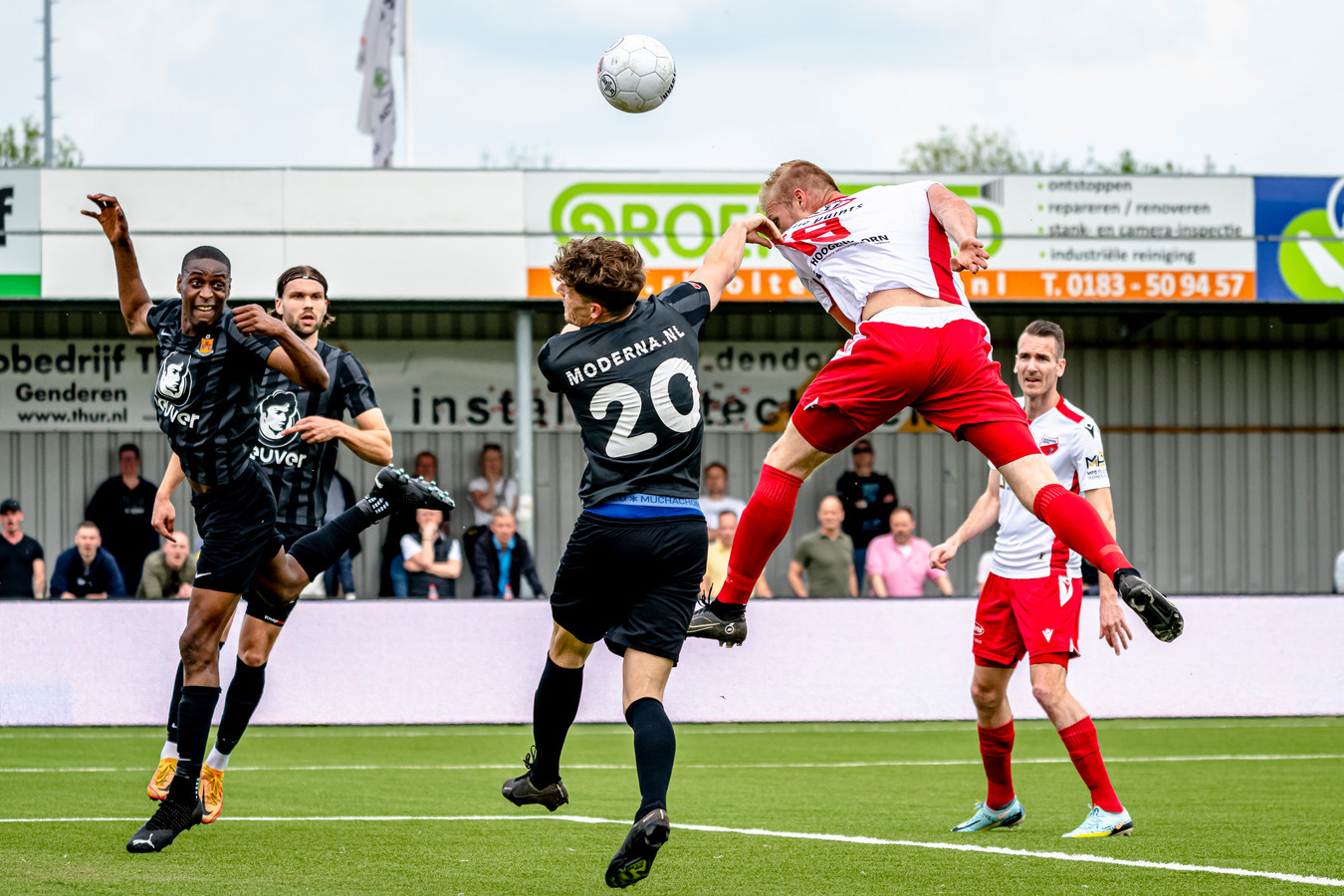 Weinig beleving en energie bij ‘Kozakken Boysonwaardig’ optreden tegen HHC Hardenberg Foto