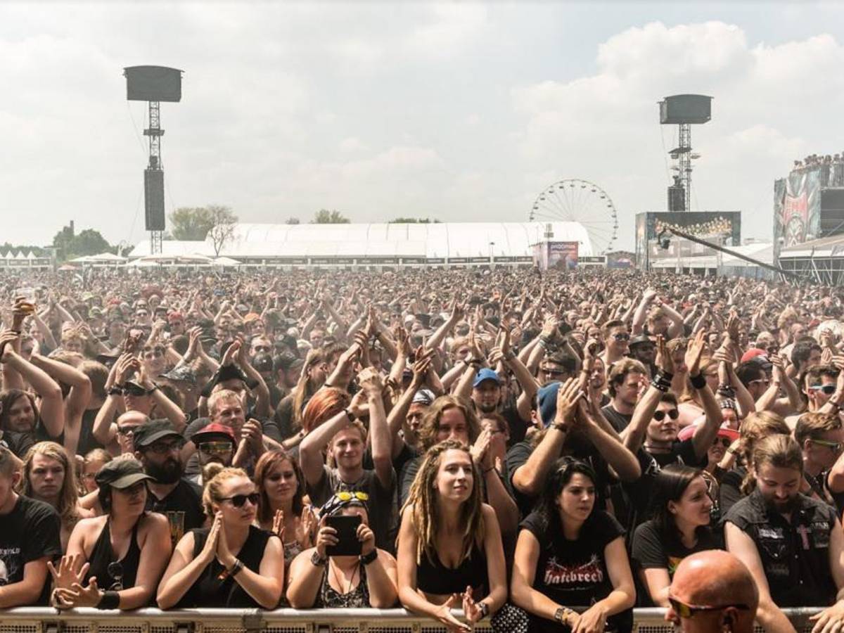 Veel zon, blote borsten en 155.000 fans op Graspop | Graspop | hln.be