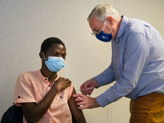 VUB opent vaccinatiecentrum: “Zo snel mogelijk richting normaal studentenleven zonder mondmaskers”