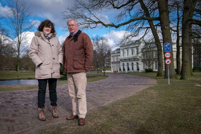 Angela Brouwers en Douwe Visser voor Insula Dei in Arnhem. Foto: Erik van 't Hullenaar.