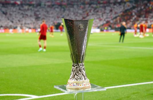 De Europa League-trofee. 