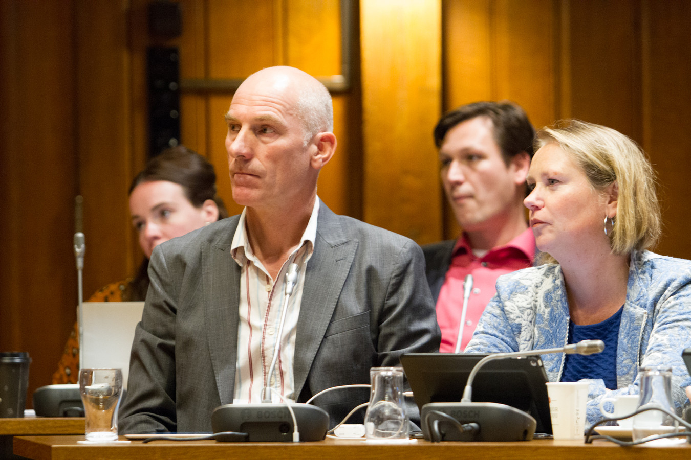 De GroenLinks-kopstukken Peter Bakker en Marike de Nobel in de raadzaal van Breda.