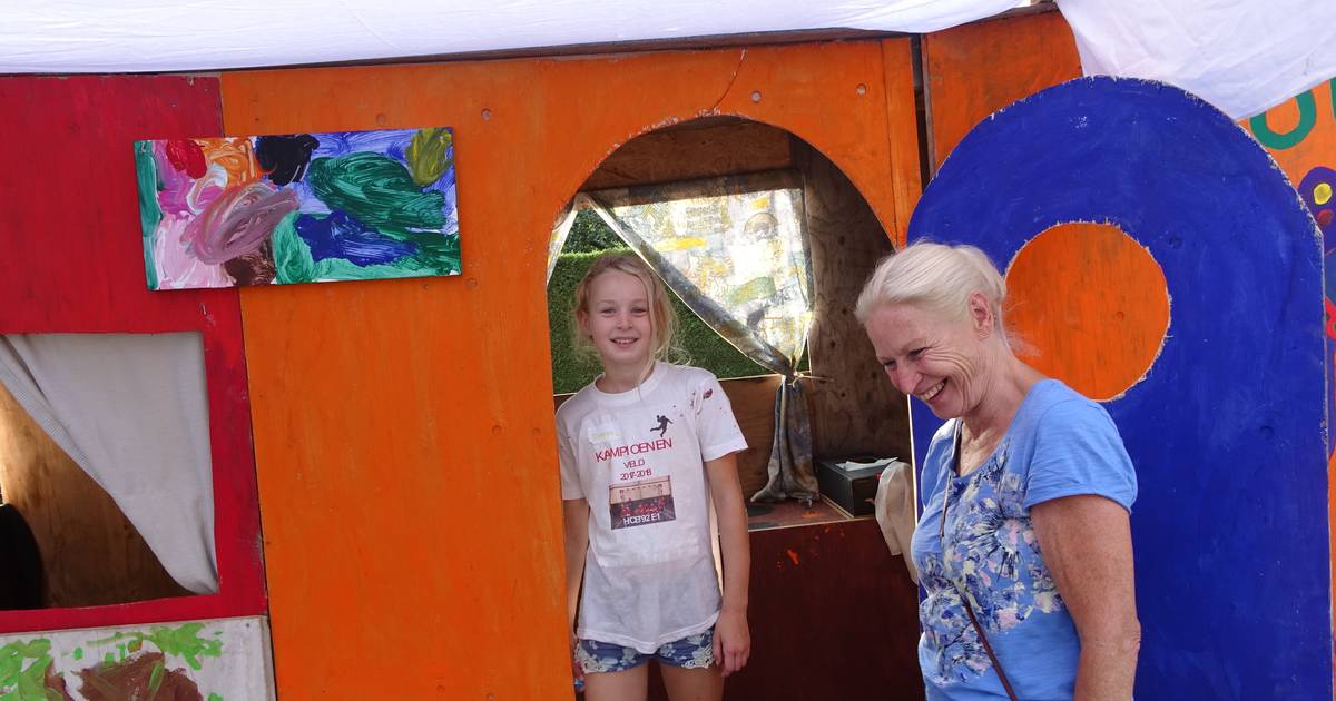 Gezellige afsluiting van bouwdorp op de 'camping' in Lennisheuvel