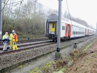 Werken Infrabel op spoorlijn in Vlierzele