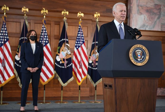 De Amerikaanse president Joe Biden en zijn vicepresident Kamala Harris tijdens een ontmoeting met Amerikanen van Aziatische afkomst in de stad Georgia. (19/03/2021)