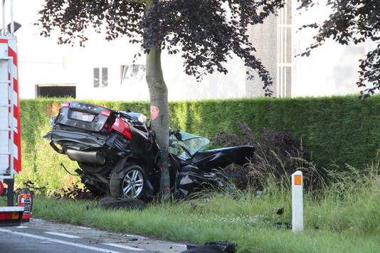 In juli 2016 verongelukte een automobilist na een hevige klap tegen een boom.