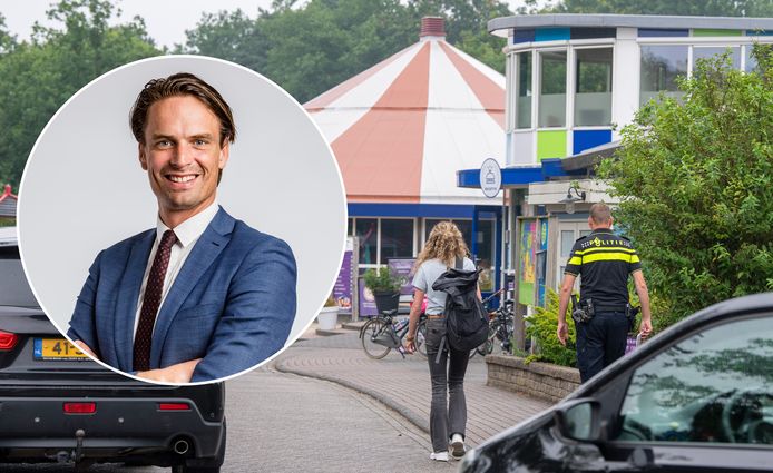 Politie was aanwezig bij camping De Zandstuve in Rheeze, waar voor de tweede keer dit jaar een zedenincident heeft plaatsgevonden. Inzet: locoburgemeester Alwin te Rietstap (gemeente Hardenberg).